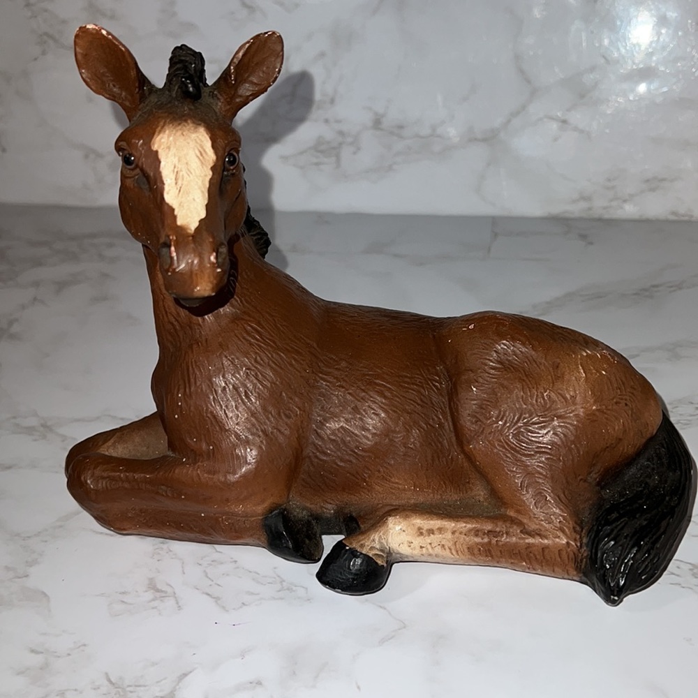 Vintage Laying Horse Foal Colt Filly Statue by Universal Statuary, 1988